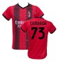 Kit con maglia Milan ufficiale Camarda 73 replica 2023/2024 autorizzato con pantaloncino nero adulto e bambino